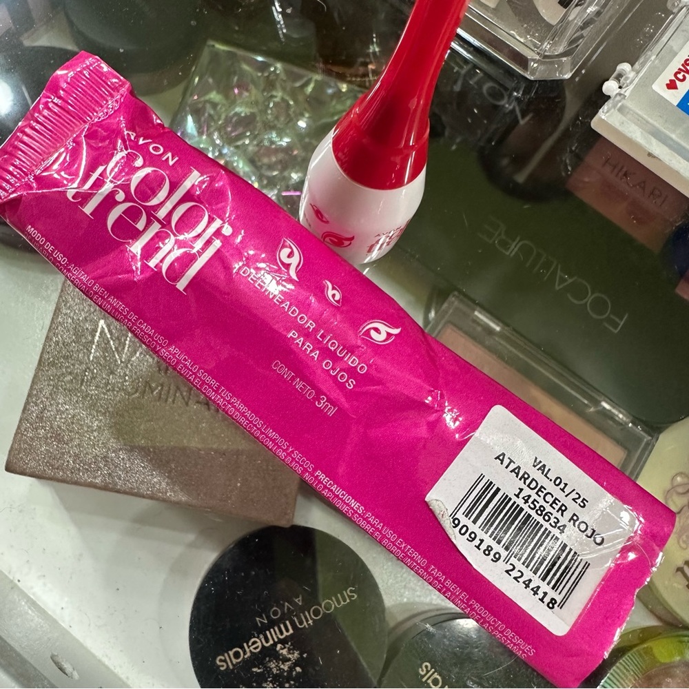 Avon Color Trend Liquid Eyeliner Atardacer Rojo - Picture 5 of 5